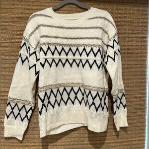 Women's White and Black Patterned Sweater